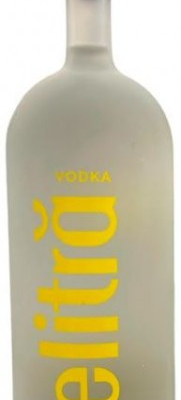 ELITRA PREMIUM LUX PINEAPPLE is a unique liquor that delivers a tropical flavor profile with a bold pineapple essence. Crafted in the region known for its abundant pineapples
