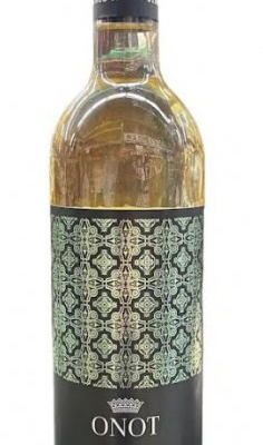 The HAYOTZER ONOT WHITE 750ML showcases a crisp and refreshing flavor profile with notes of citrus and green apple