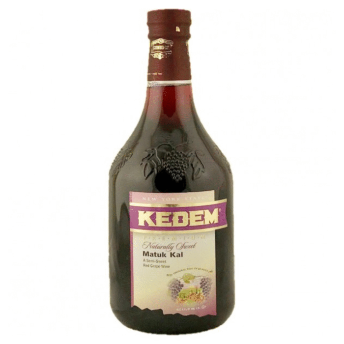 KEDEM MATUK KAL 1.5L is a refined wine that showcases a balanced flavor profile characterized by fruity notes and subtle herbaceous undertones. This wine is produced in a notable wine region