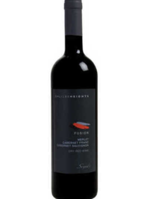 SEGALS FUSION WHITE 750ML is a crisp and refreshing white wine from the renowned vineyards of Israel. It features a harmonious blend of tropical fruits and citrus notes